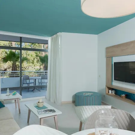 Gara Golf & מלון