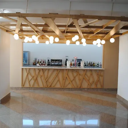 Gara Golf & מלון